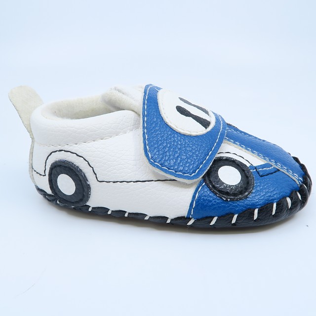 B.L. | Unknown Brand White | Blue Shoes 2 Infant 