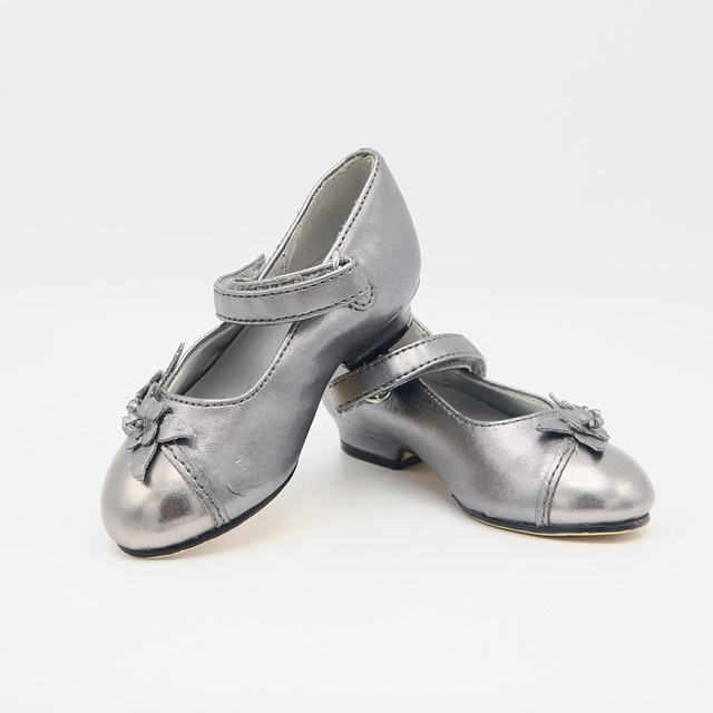 Jumping Jacks Silver | Gray Shoes 5.5 Toddler 