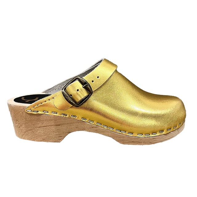 Cape Clogs Gold Shoes 1 Youth 
